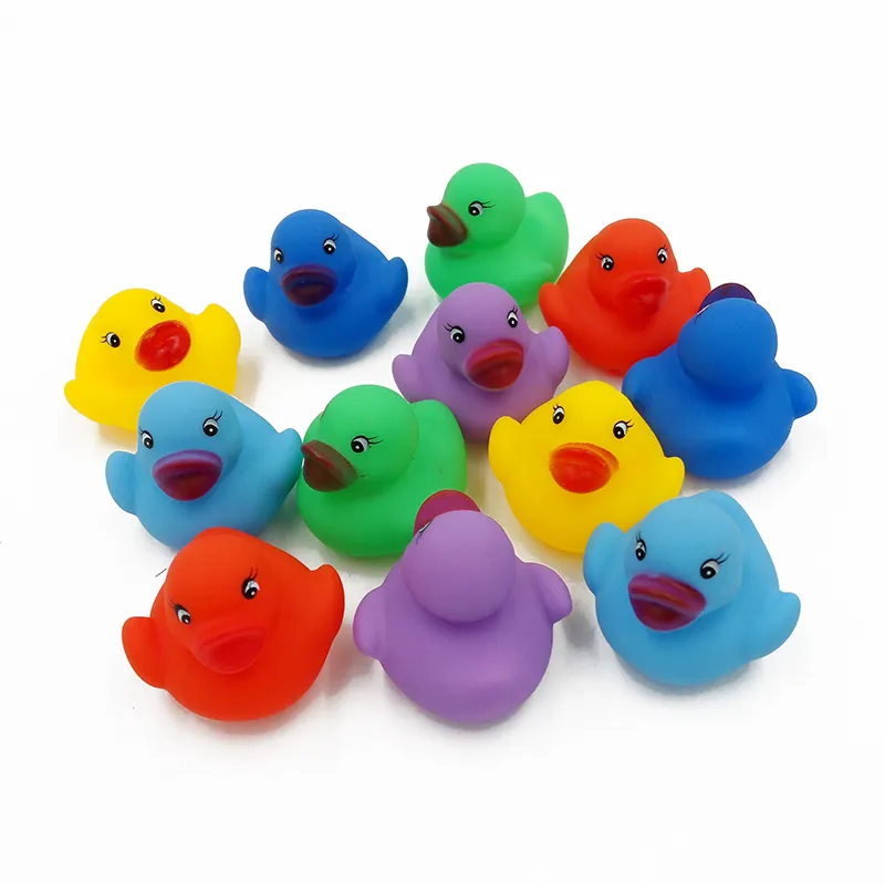 12 datorer Hela barn Summer Swimming Pools Spela barn Småbarn Baby Bath Toys Rubber Colorful Quack Ducks1528707