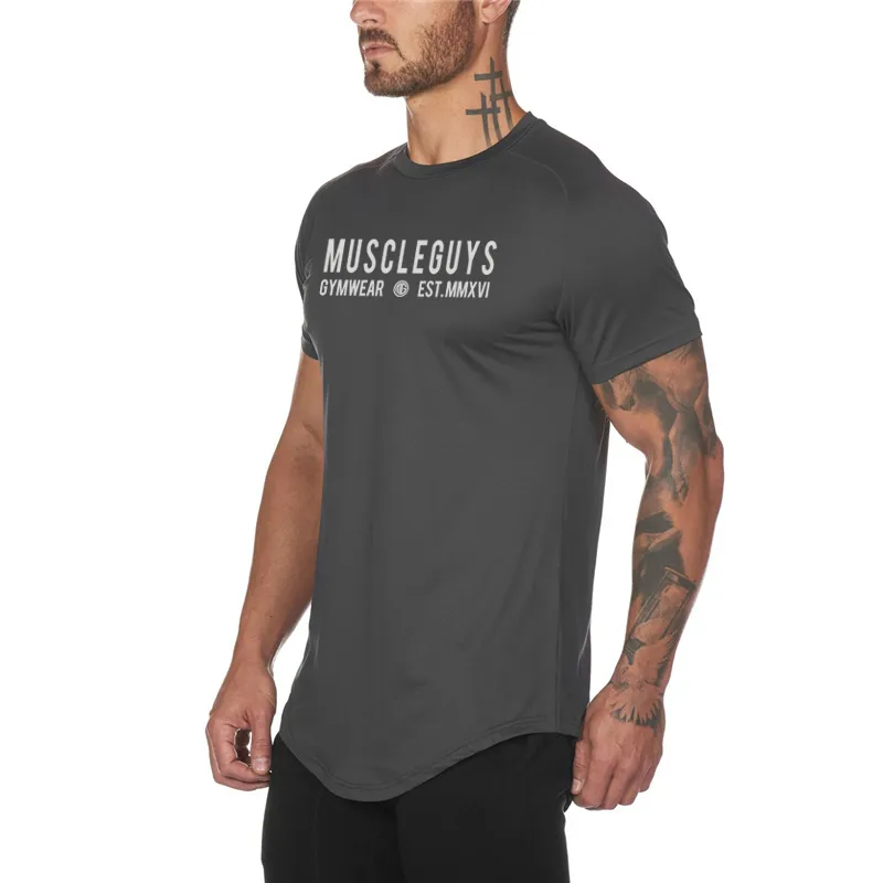 Maglietta di moda di marca Uomo Maglia a compressione Traspirante Mens manica corta Fitness Maglietta da uomo Palestre Tee Tight Bodybuilding Top 220621