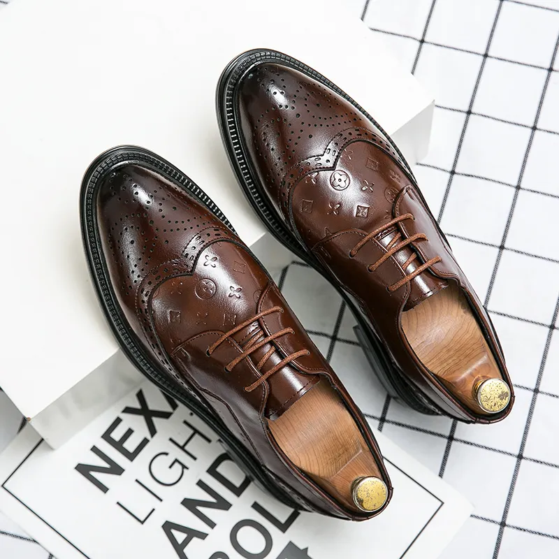 Casual Fashion Brogue Schuhe Männer pu Solid Color British Hollow geschnitzte Spitze Spitze Klassiker komfortable tägliche Verschleiß HM4098962405