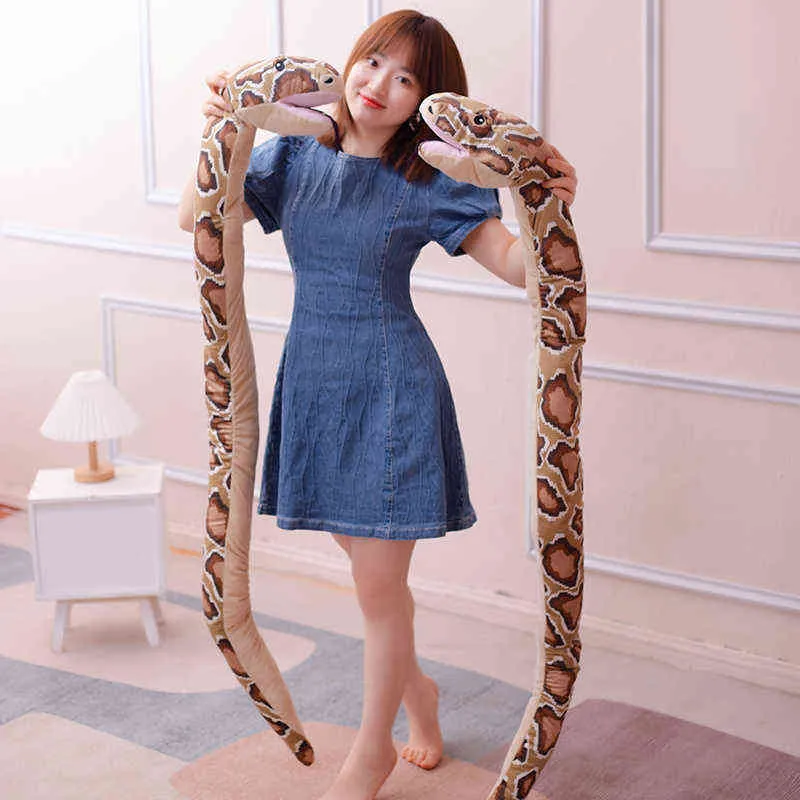 CM Symulacja węży przytulanie prawdziwe życie boa cobra zwierzęcy węża Plushie Zabawne trudne przyjaciółki Halloween dzieci prezent J220704
