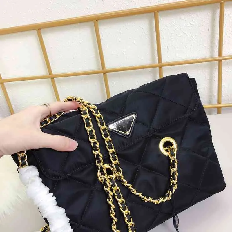 Nieuwe vintage middelste oude tas parachute nylon zwart gouden ketting tas klassieke driehoek standaard dames tas