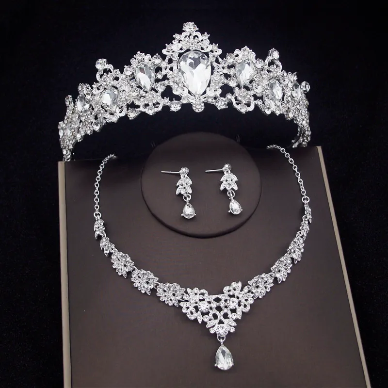 Luxe kristallen bruids sieraden sets vrouwen mode tiaras oorbellen choker ketting trouwjurk bruid kroon set accessoire 220812