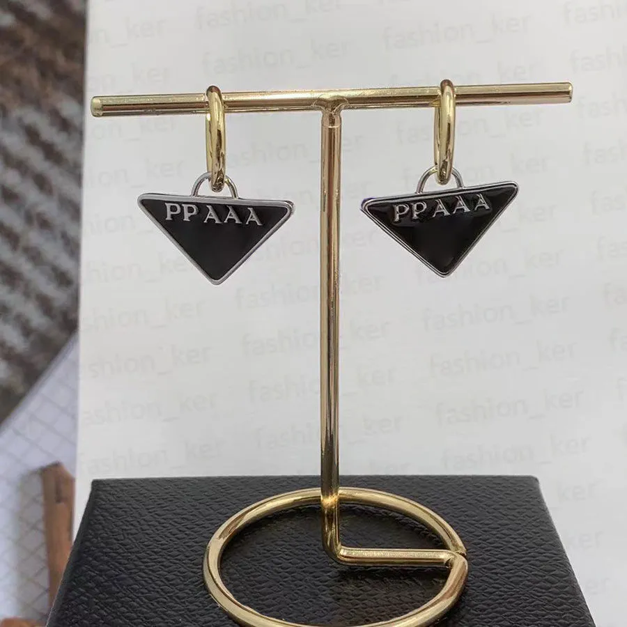 Designer￶rh￤ngen Fashion Triangle Earing Simple Hoop For Man Womens Classic High Quality