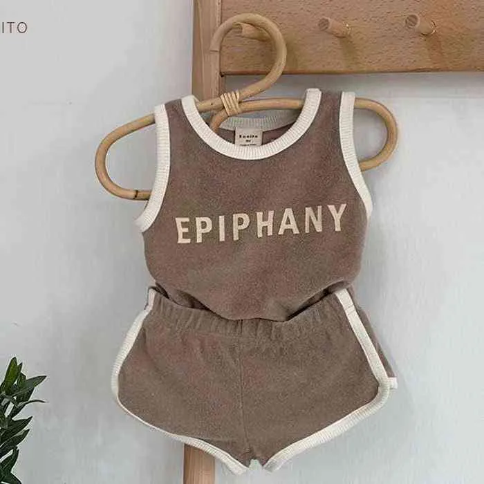 Nyfödda babykläder pojke casual western stil randig kortärmad t-shirt kostym tjej baby sommar bomullstriangel shorts kostym g220521