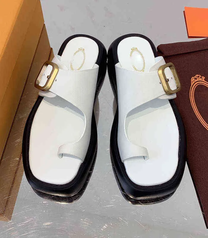 2022 spring and summe thick soled raised sandals women's D metal buckle cowhide pea shoes Roman sandals women's shoes