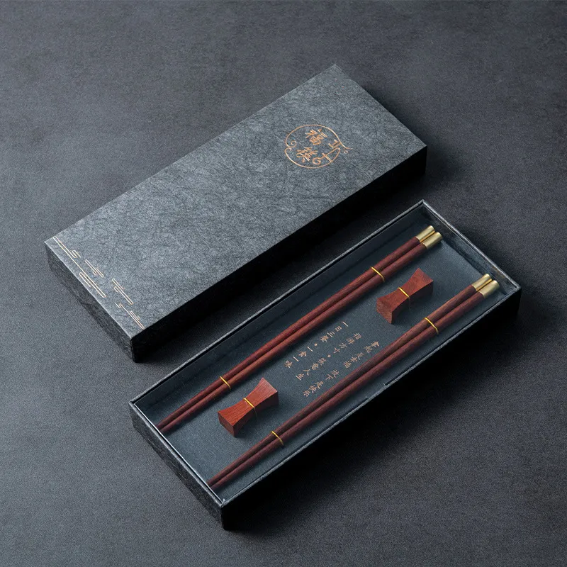 Högkvalitativ premium Natural Red Sandalwood Chopsticks presentförpackning Förpackning Hushållens bestick Tabellvånare Set Chinese Chopsticks 220727