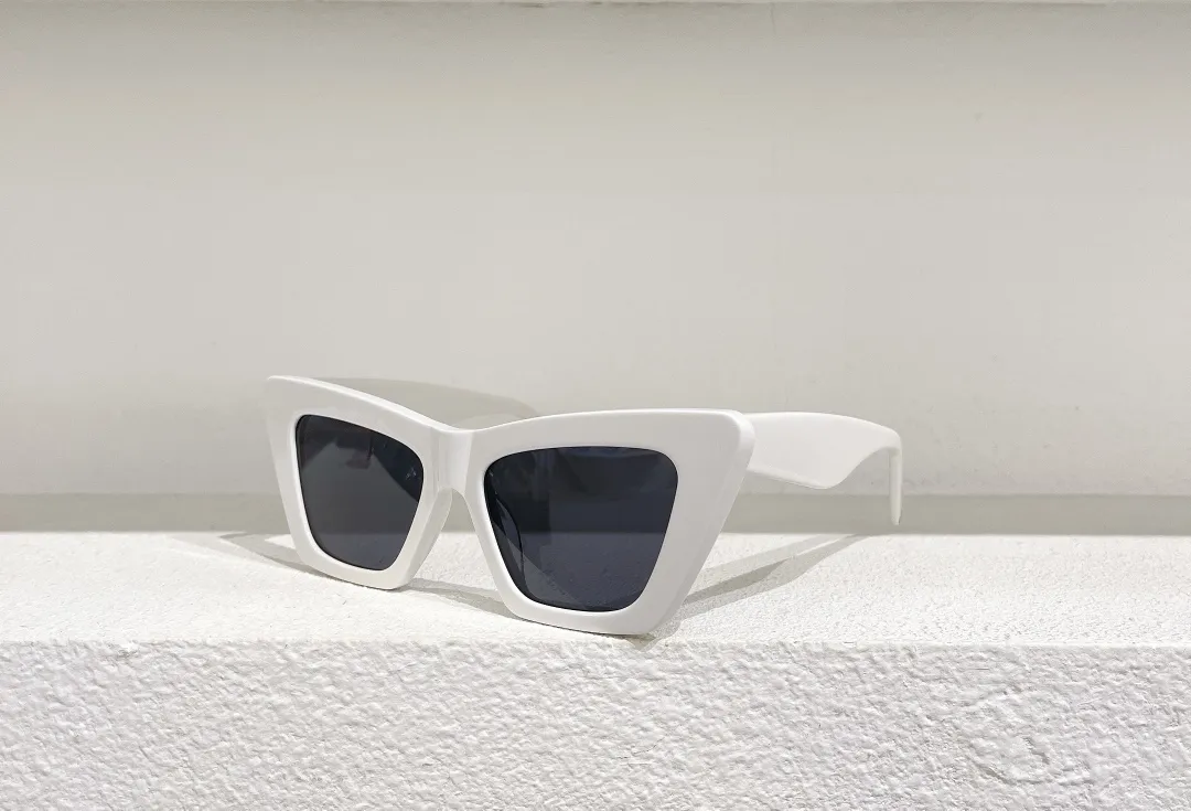 Luxe ontwerper vol frame zonnebril dames vlinder vintage letter printglazen elegante stijl UV -bescherming z1723e sungglass l