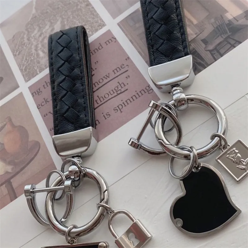 Mode triangel nyckelring par nyckelring hjärtform passar män damer hög kvalitet fårskinn designer nyckel buckle256d