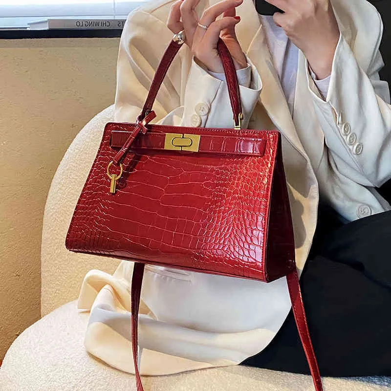 Purses Outlet Texture Female 2022 Ny mångsidig Messenger Bag Bride French Minority Handbag