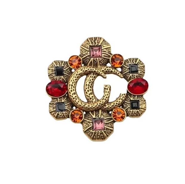 Designer Letters Broche Mode Beroemde Brief Broches Ruby Crystal Parel Luxe Koppels Individualiteit Strass Pak Pin Jewelry243I