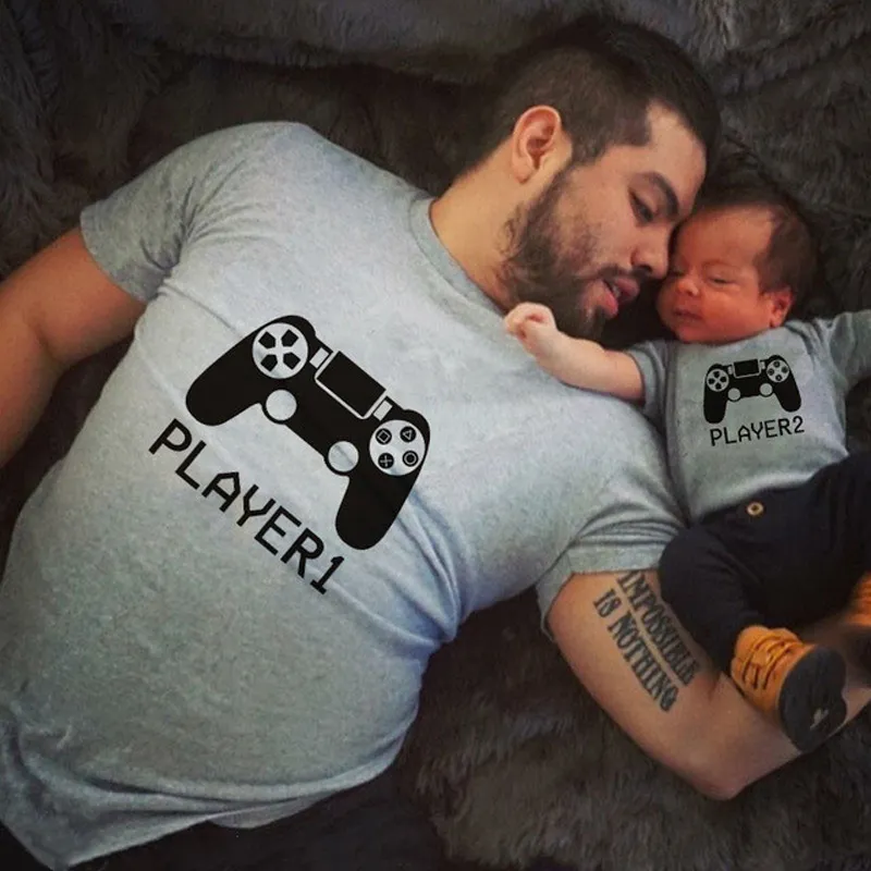 Player 1 Player 2 Funny Father Son Look Tshirt Summer Short Sleeve T-shirt för Daddy Baby Bodysuit Family Matching Clothes 220803