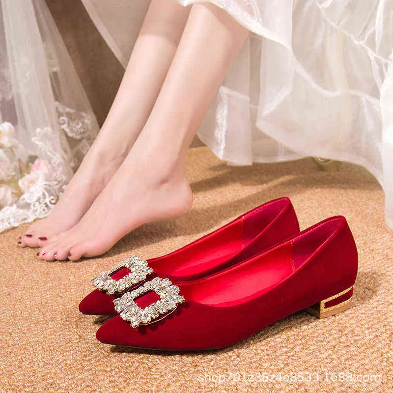 Piccole scarpe in pelle da donna britannica rosso matrimonio cinese Xiuhe francese tacchi spessi nuova moda alta 220506