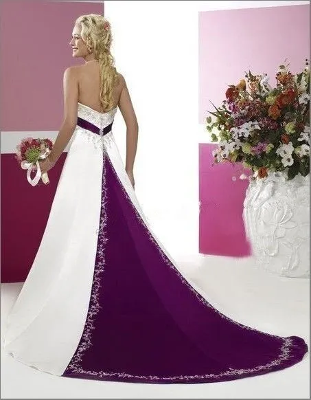 Verkoop van nieuwe elegante witte en paarse geborduurde trouwjurken, mouwloze satijnen rechtersleep, strapless bruidsjurken2962
