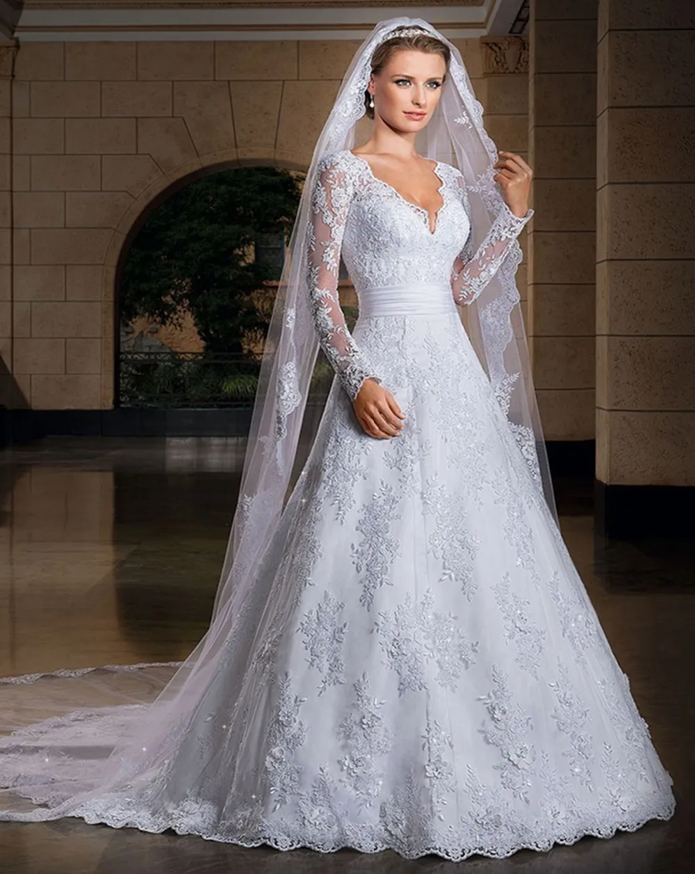 2020 Spring New Pure White Lace A-Line Wedding Dresses Plunging Neckline See Through Back Long Sleeves Bridal Gowns Vestido De Noiva Manga