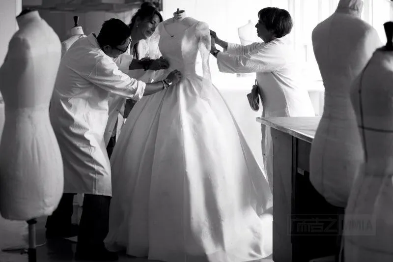 2019 arabo plus size lussuosi abiti da sposa in rilievo di pizzo cristalli sirena abiti da sposa sexy abiti da sposa vintage SY266200m