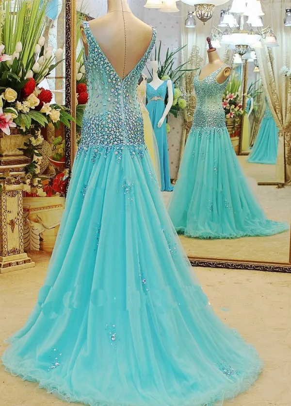 Superbes robes de bal bleu ciel d'une ligne A col en V profond avec cristaux colorés Illusion Top V dos balayage train sur mesure robes de bal