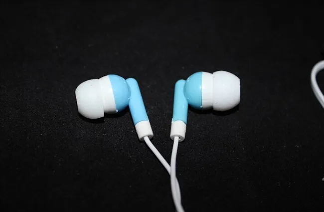 Hot Cheapest disposable earphones headphone headset for bus or train or plane one time use Low Cost Earbuds For School,Hotel,Gyms,