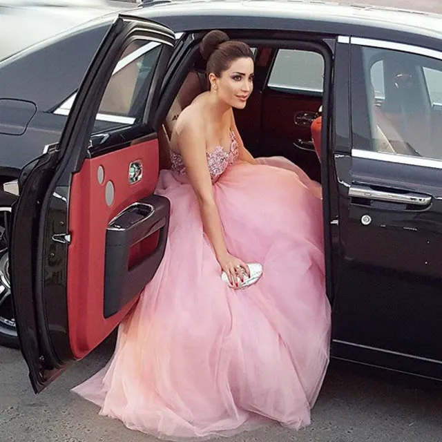 Pembe Ünlü Elbiseleri 2016 Nancy Ajram Prenses A Line Sevgiliye Boncuklu Nakış Tül Sweep Tren Abiye vestidos de noche