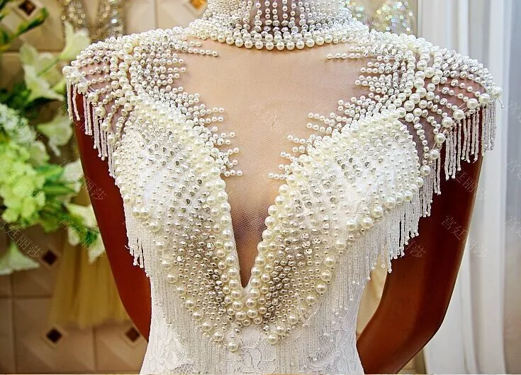 Luxusperlen Meerjungfrau Brautkleider High Hals mit Perlenspitze Romantische Hochzeit Brautkleider Gericht Zug zurück Sehen Sie durch Hochzeitskleid