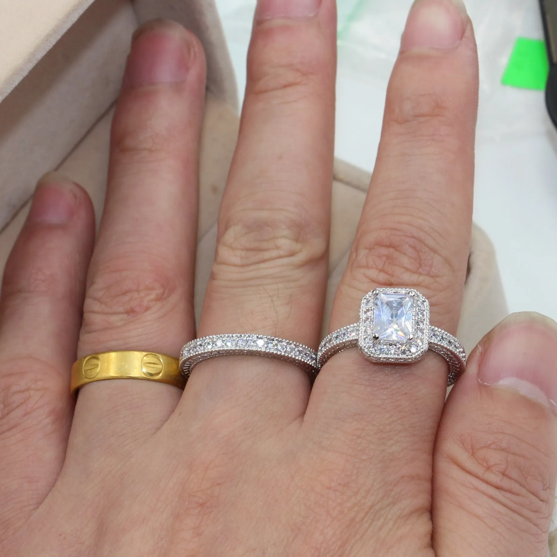 Vintage Jewelry Lovers 3CT White Topaz 10KT Weißgold Simuliertes Diamond Women Ehering Band Ring Set Größe 5-10298a