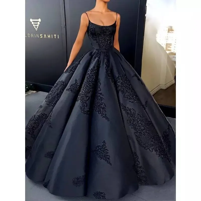 Stunning Lace Appliqued Ball Gown Prom Dresses Scoop Neck Backless Evening Gowns Vestidos De Fiesta Floor Length Satin Formal Dress
