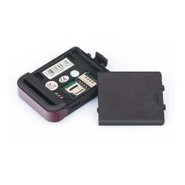 TK102B Rastreador de GPS para automóvil en tiempo real Navegador GSM / GPRS / GPS Rastreador de vehículo Dispositivo de rastreo de banda cuádruple Con ranura de memoria y dos baterías