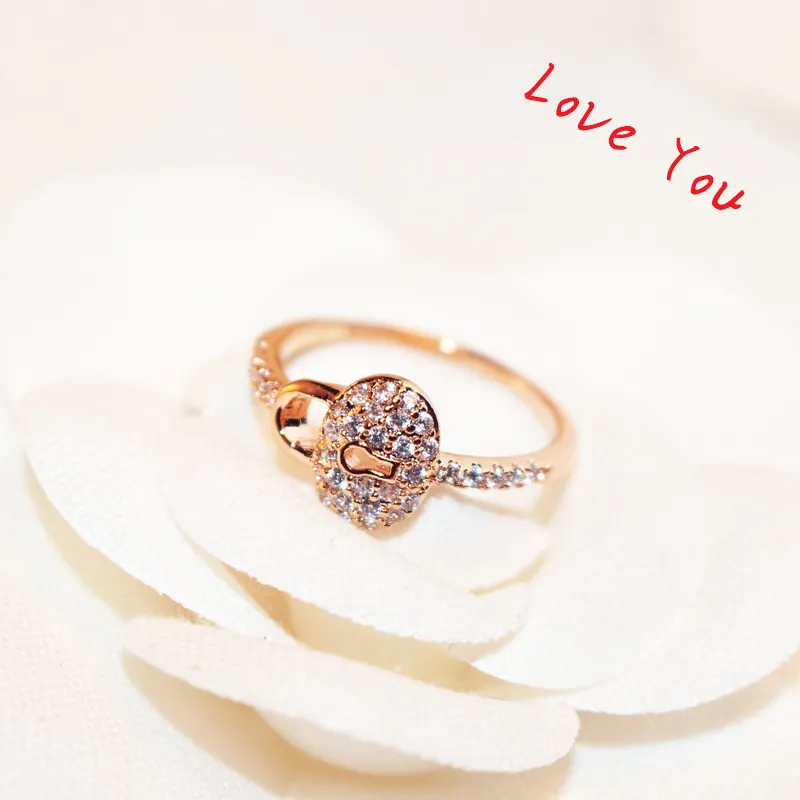 Luksusowy sześcienna cyrkonia pierścień różowe złoto plastowane zamek pierścień dla kobiet zabytkowe palce pierścień weselny kostium panny młodej biżuteria 190f