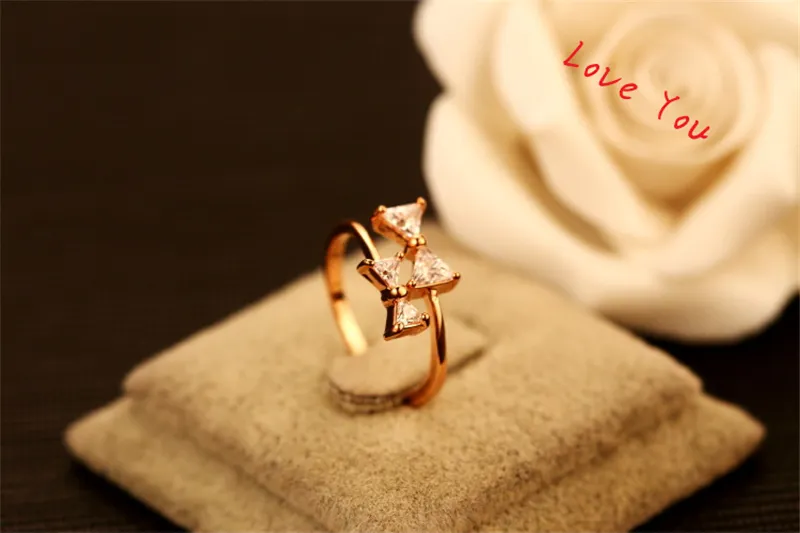 Koreańska marka projektant Cubic Zirconia Bowknot Ring Fashion Gold Splated Charms Pierścienie dla kobiet331L
