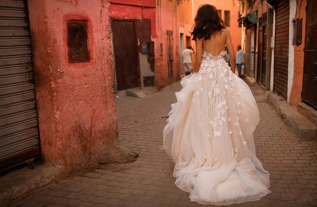 2018 LIZ MARTINEZ PLAYA Vestidos de novia con el cuello en V 3D con cuello en V Faldas en estroplas sin espalda Tallas grandes Elegante Jardín País Niño Niño Bodas