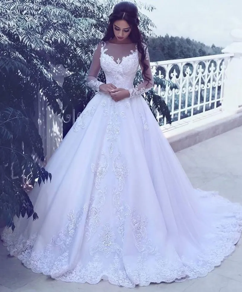 Arabic Long Sleeves Wedding Dresses Vintage Bateau Sheer Neckline Appliques Lace Wedding Gowns Tulle Sweep Train Princess Bridal Dress