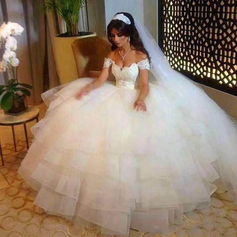Off Shoulder Dubai Ball Gown Lace Wedding Dresses Ivory White Saudi Arabia Arabic Bridal Gown Puffy Tulle Wedding Gowns Tiered Skirts Custom