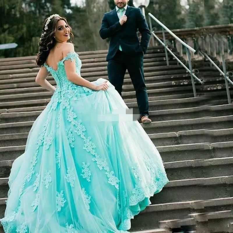 Mint Ball Gown Quinceanera Dresses with Pearls Lace Appliques Ball Gown Prom Dresses For Girls Online Lace Up Prom Gowns344s