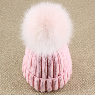 Futro pełnoziarniste Fox Pom Pomę Women Beanie Hat Hat With Pompom Ball Real Raccoon Fur Pompon Knit Bobble Hat Para Ski Cap253b
