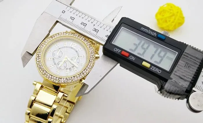20% rabatt på topp 10 m varumärke Diamond Japan Movement Quartz Wrist Gold rostfritt stål Relojes Business Fashion Men Kvinnor Toppkvalitet WRI240B