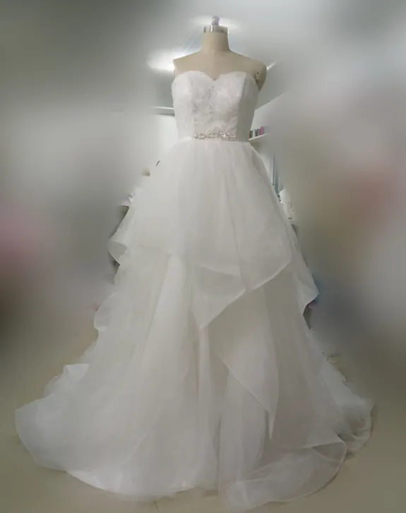 Sweetheart Boho Wedding Dresses Tiered Tulle vestido de noiva Lace Bohemian Wedding Gowns Layered Skirt Garden Bridal Gown Beaded Sash Robe