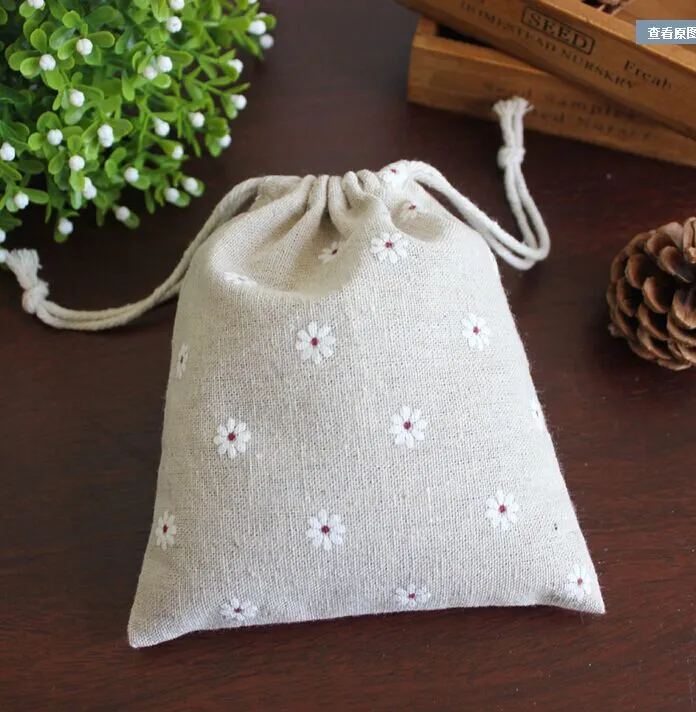 White Daisy Linen Presentväskor 9x12cm 10x15cm 13x17cm Pack med 50 Party Candy Favor Bag Holders Makeup Jewelry Drawstring Pouch38D