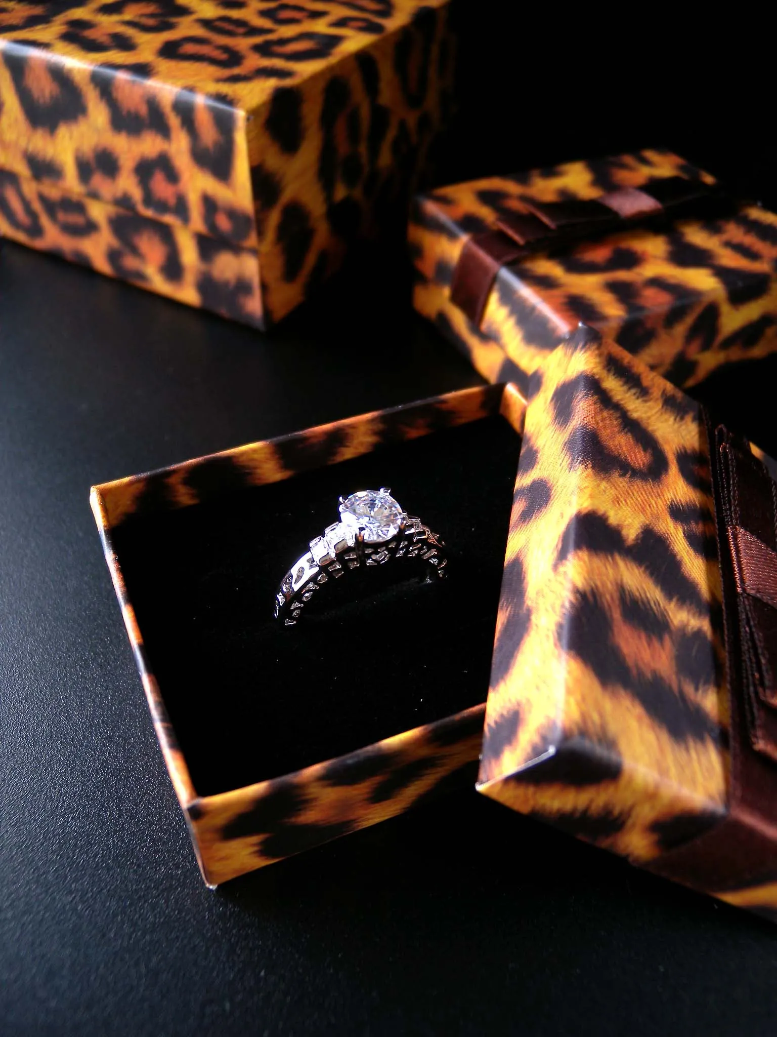 Enkla sju älskare Ring Box Leopard Printing Pedant Box Fashion Necklace Package Special Jewel Case Trend Earring Studs Box Rib285h