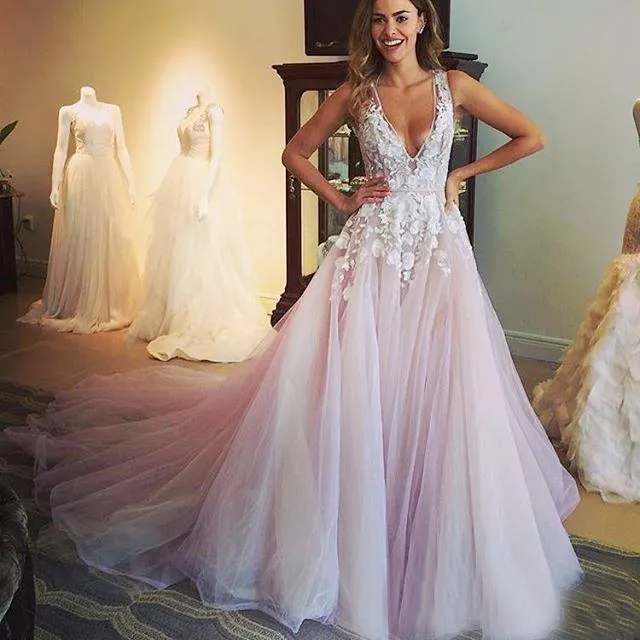 Light Pink 2017 Plunging Evening Dresses With White Lace Applique Prom Gowns Back Zipper Sweep Train Custom Made Formal Occasion Party Gowns