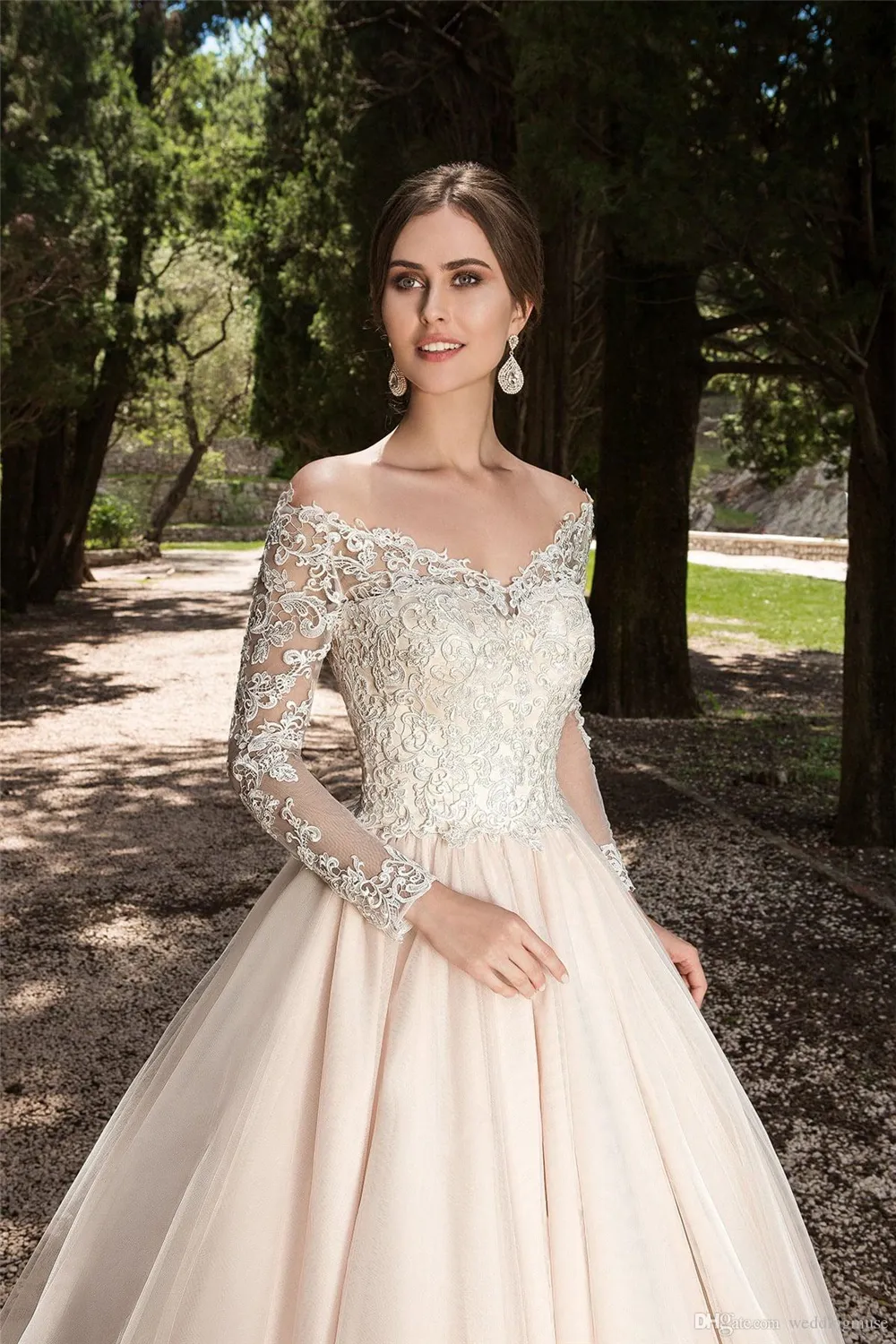 A-line V-neck Lace Appliques Long Sleeves Garden Elegant Button Bridal Gowns with See Through Back New Wedding Dresses Vestios De Novia