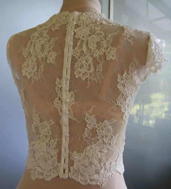 High Quality Lace Wedding Shawls Short Sleeves Bridal Bolero Jewel Neck Custom Made Wedding Wraps Shrugs Buttons Back Stole 160S