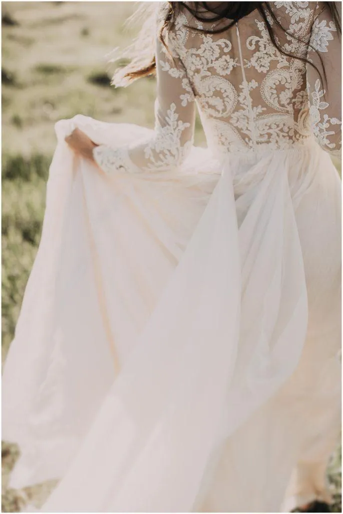 2020 Cheap Bohemian Country Wedding Dresses With Sheer Long Sleeves Bateau Neck A Line Lace Appliques Chiffon Beach Summer Boho Bridal Gowns