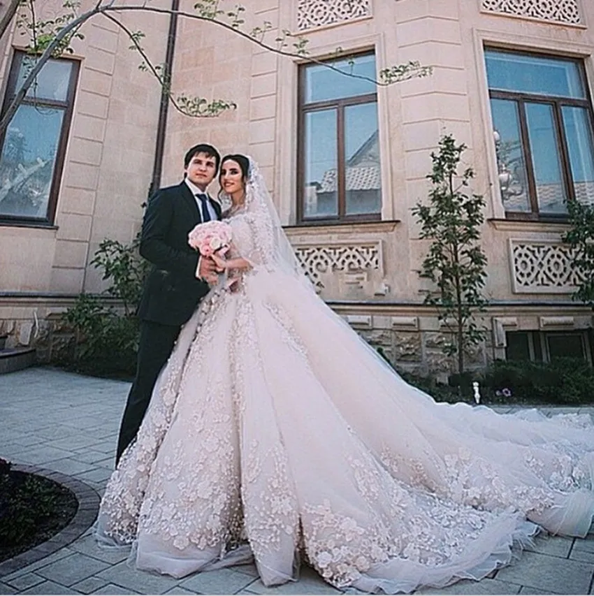 2019 Arabic Luxury Blush Lace Wedding Gowns Applique Cathedral Train Gorgeous Wedding Dresses vestido de noiva Long Sleeve Bridal Dress
