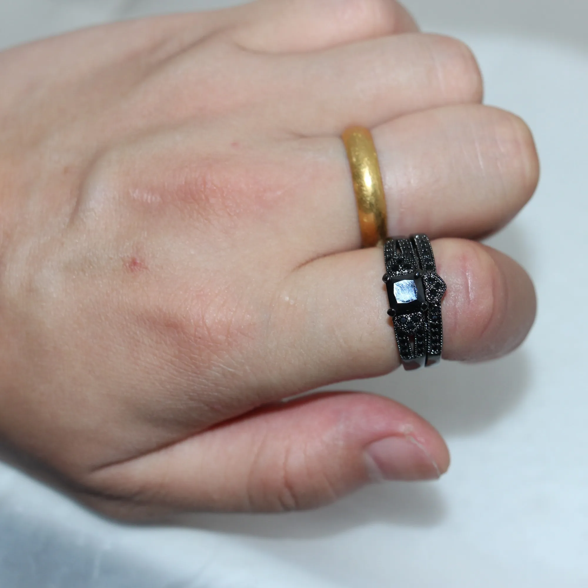 hion tre-hjärtat svart simulerad diamant cz smycken ring 10kt svart guldfylld bröllop band ring för kvinnor storlek 283r