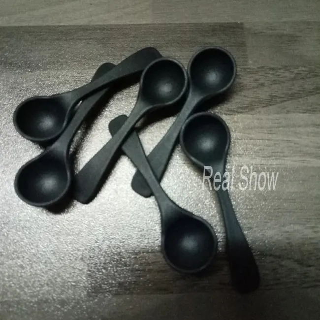 Herramientas de medición cuchara blanca o negra 0 5 g cucharas medidoras de plástico enteras en china 100 piezas / lote cucharas en polvo 216 g