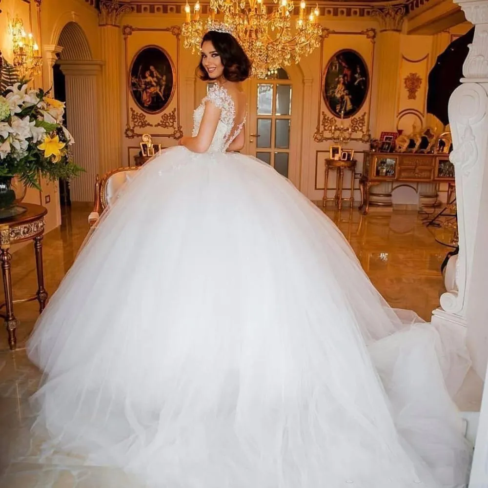 Luxury Lace Arabic Ball Gown Wedding Dresses Illusion V Neck Bodice Pearls Beaded Cap Sleeve Dubai Bridal Gowns Princess Puffy Designer
