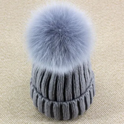 Futro pełnoziarniste Fox Pom Pomę Women Beanie Hat Hat With Pompom Ball Real Raccoon Fur Pompon Knit Bobble Hat Para Ski Cap253b