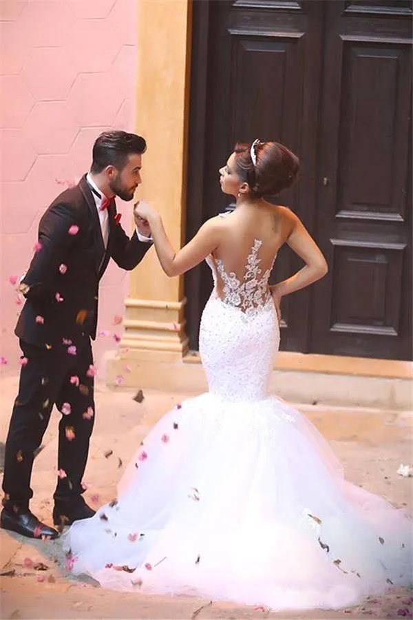 Vente chaude robes de mariée arabes sirène style cristaux décolleté appliques de dentelle perlée voir à travers illusion dos trompette tulle robes de mariée