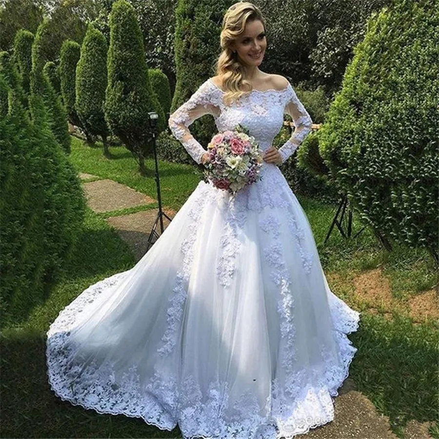 Vintage Boat Neck Ball Gown Wedding Dresses Lace Appliques Long Sleeves Autumn Sweep Train Elegant Bridal Gowns Custom