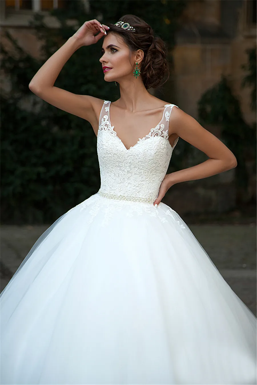 Spaghetti Straps Applique Beading Sash Ball Gown White Bridal Gowns vestidos de noiva com cristal Wedding Dress Fashion