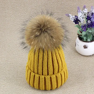 Futro pełnoziarniste Fox Pom Pom Women Beanie Hat Hat With Pompom Ball Real Raccoon Fur Pompon Knit Bobble Hat Para Ski Cap320t